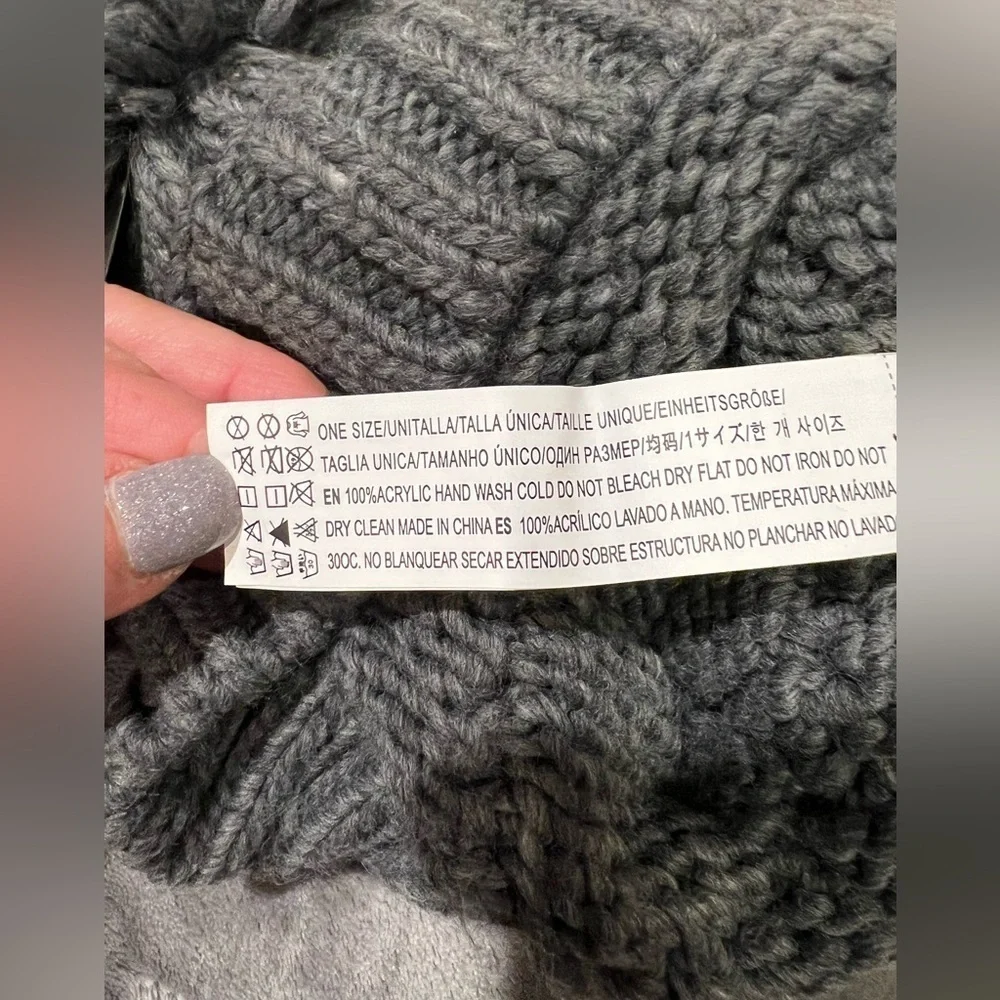 NWT Forever 21 knit hat.